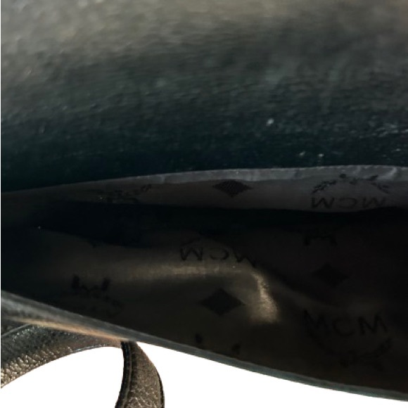 MCM Vintage Black Leather Crossbody - Picture 4 of 8